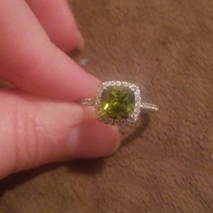 Peridot ring with diamonds